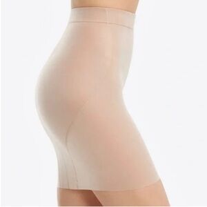 SPANX No Slip Smart Grip 1/2 Slip, Nude, Size S
